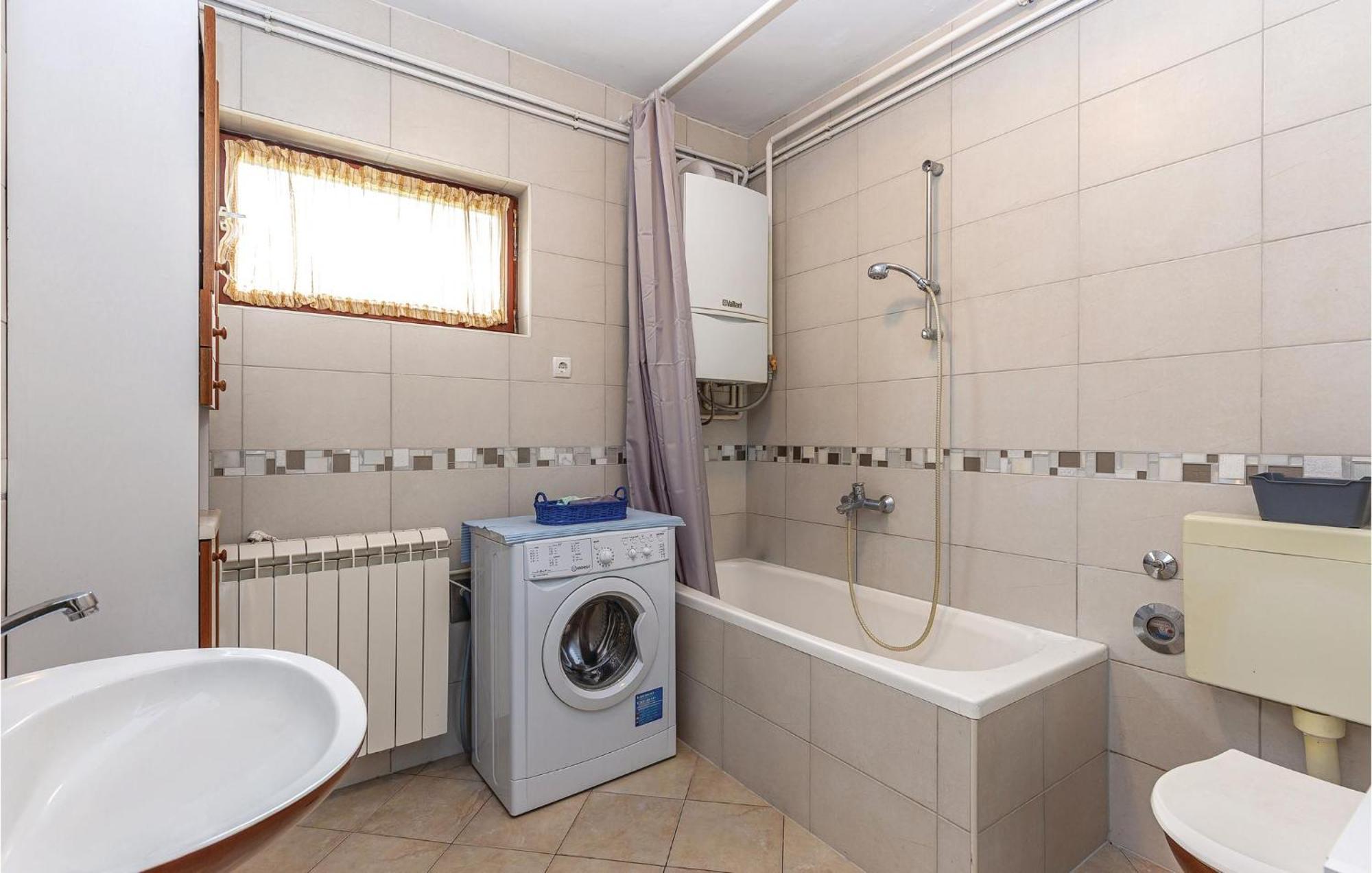 Amazing Apartment In Rijeka With Wifi Exterior foto